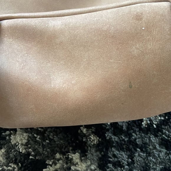 Able crossbody bag. - Picture 4 of 7